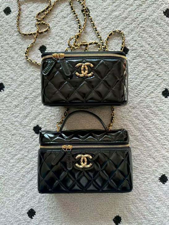 Picture of Chanel Handbags 2 _SKUfw239856860fw